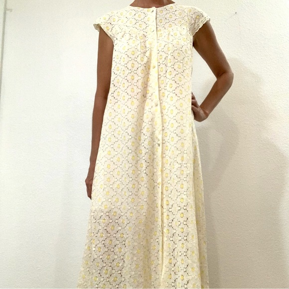 Vintage Other - Vintage Daisy lace housecoat robe